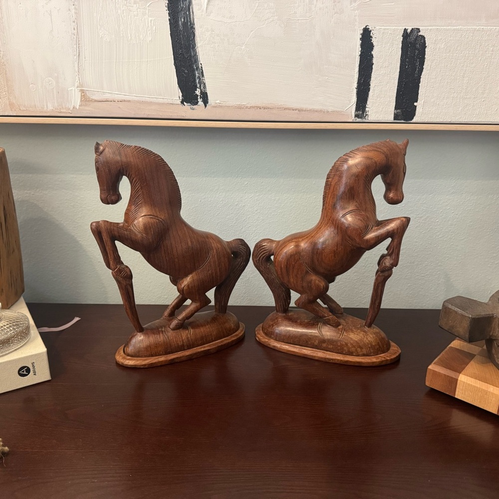 Vintage Equestrian Pair of Carved Wooden Horse Figurines - Beautiful! - Picture 4 of 15